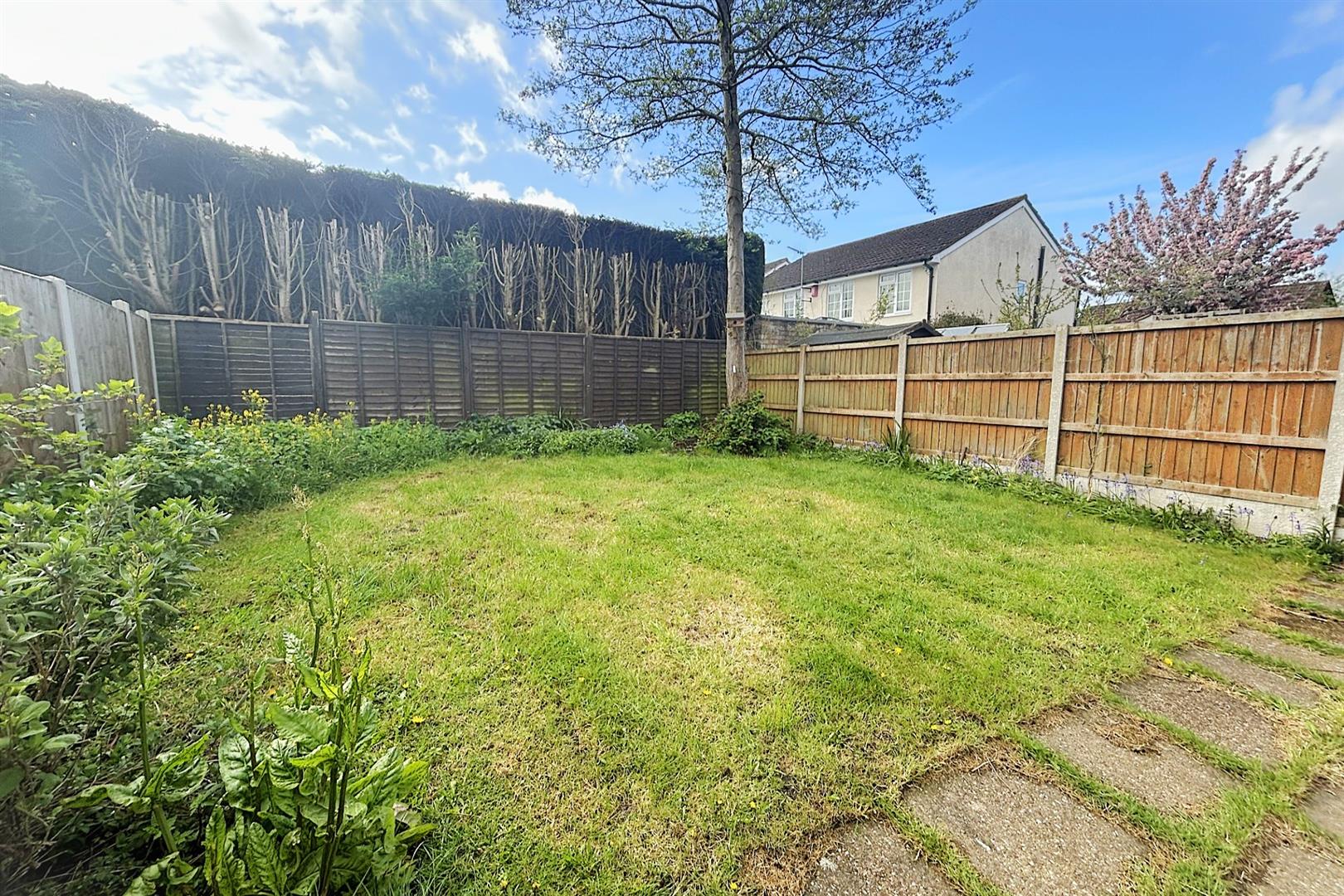 3 bed property in The Furlongs, Stourbridge
